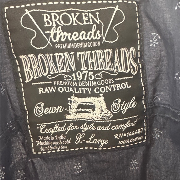 Men's Navy Blue Casual Button Down Shirt - Picture 3 of 3